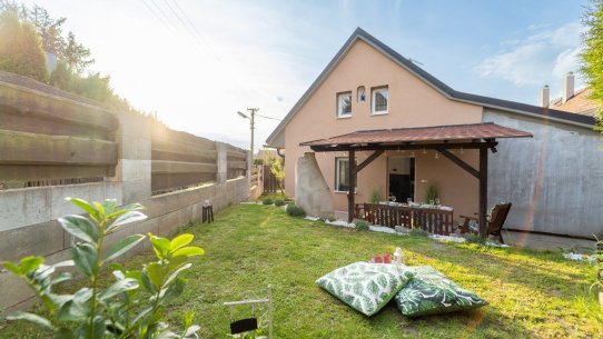 67-Dům s pergolou
